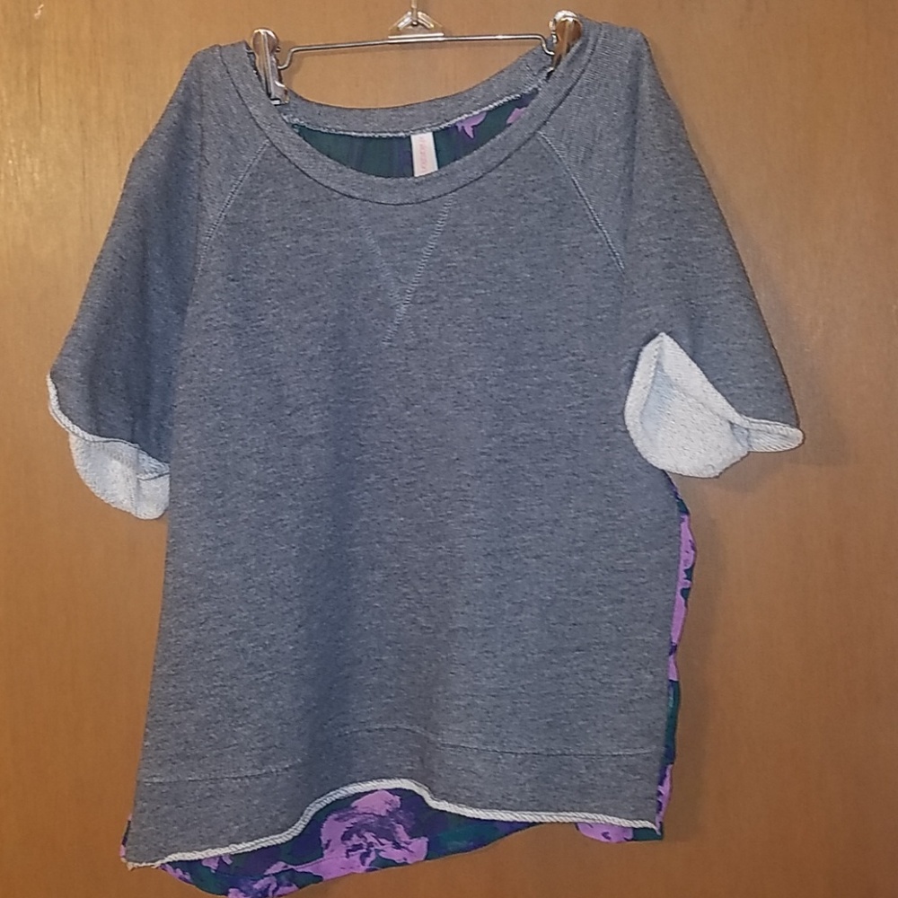 Sweatshirt